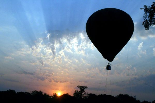 29028 Adventure World - Hot Air Balloon 1